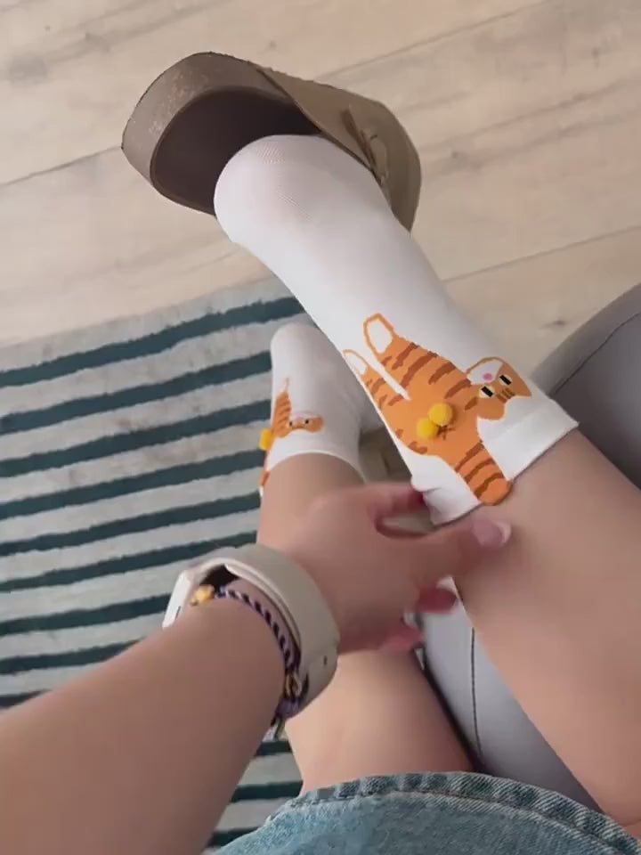Women's Cartoon Cat Breathable Cotton Mid Socks